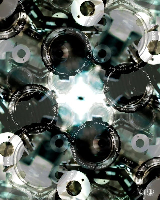 Projektionen der Erinnerung – Die Vergangenheit ist kein starres Bild, sondern ein gelebter Film, der sich in Erinnerungen immer wieder neu abspielt. So wie dieser alte 16-mm-Tonfilmprojektor, der einst phantastische Welten auf die Leinwand zauberte – mal in Farbe, mal in Schwarz-Weiß, oft in faszinierenden Fragmenten.

Das erste Bild ist meine digitale Verfremdung dieses Objektivs: Ein Zeitfenster, das die Essenz des Filmemachens und die unendlichen Projektionen unserer Gedanken einfängt. Dieses Gerät ist ein Geschichtenerzähler aus Metall und Glas. Ihm wohnen die Poesien unzähliger Leinwände und die Kraft der Nostalgie inne, die uns immer wieder in ihren Bann zieht.

Swiped, um die Details des Originals zu sehen!

#Filmgeschichte #Filmliebhaber #Nostalgie #VintageKino #Industriedesign #StrukturLiebe #Geometrie #KünstlerischeFotografie #DigitaleKunst #Fotokunst #OldTechNewArt #ArtOfSeeing #FilmCulture #DetailsLove #16mm #VintageTech #Strukturen